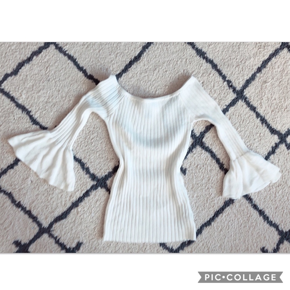 Off the shoulder bell sleeves top